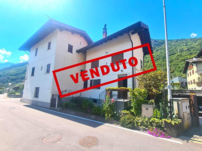 Casa con 5 locali in vendita in Via Scandolera, Mese