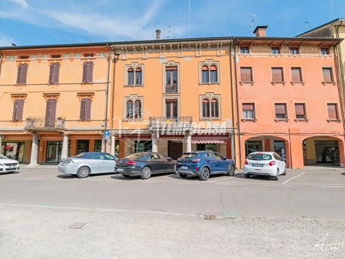 Appartamento con 6 locali in vendita in Corso Umberto I, San Martino In Rio