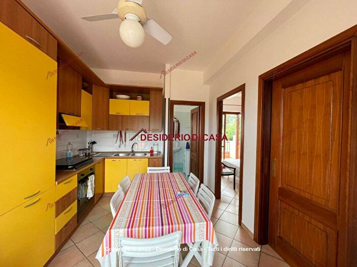 Appartamento trilocale in affitto in Via Valdemone, Finale, Pollina