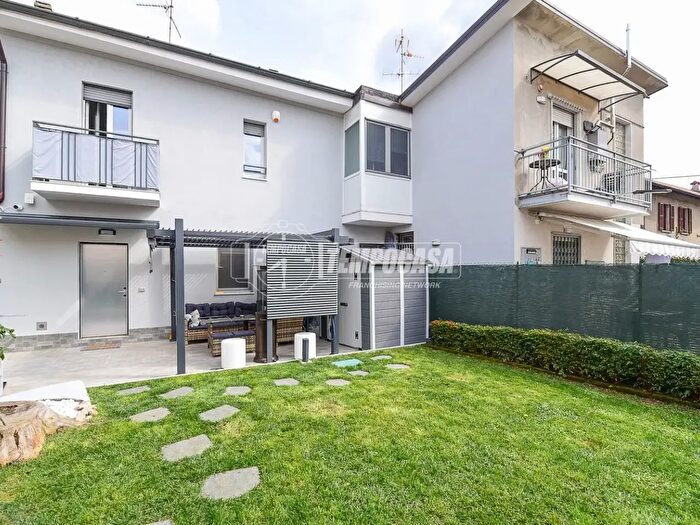 Appartamento trilocale in vendita in Via Giovanni Randaccio, Cantu