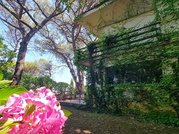 Casa con 7 locali in vendita in Rignano Flaminio
