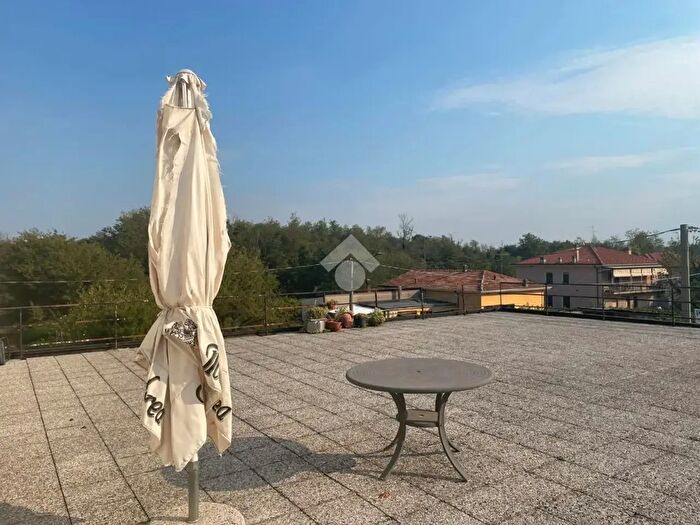 Casa quadrilocale in vendita in Via Adige, Cardano Al Campo