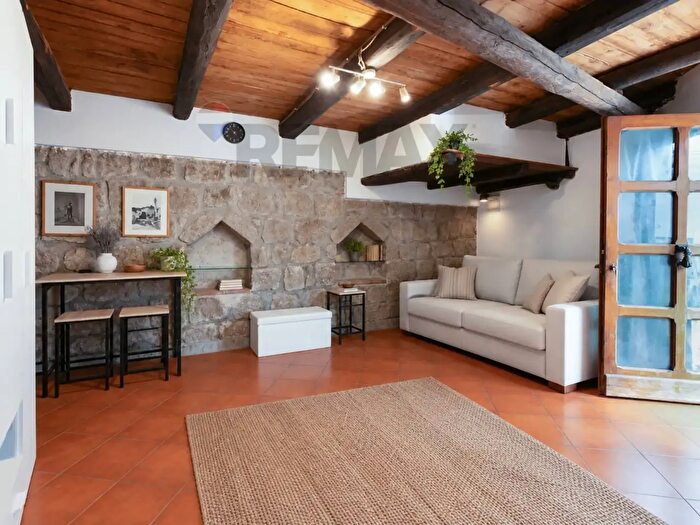 Appartamento quadrilocale in vendita in Piazza Cappella Snc, Viterbo