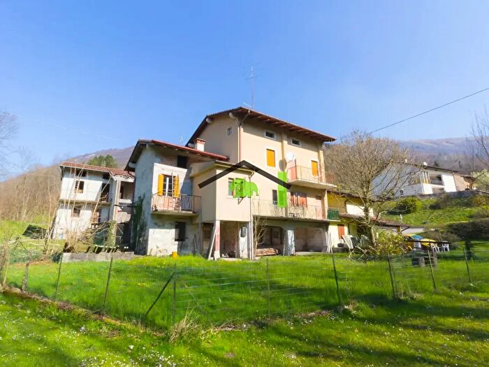 Appartamento con 8 locali in vendita in Via Rugo, Meduno