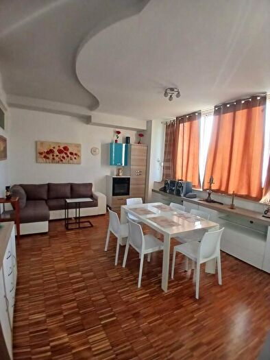 Appartamento trilocale in vendita in Via Santorre di Santarosa, Civitanova Marche