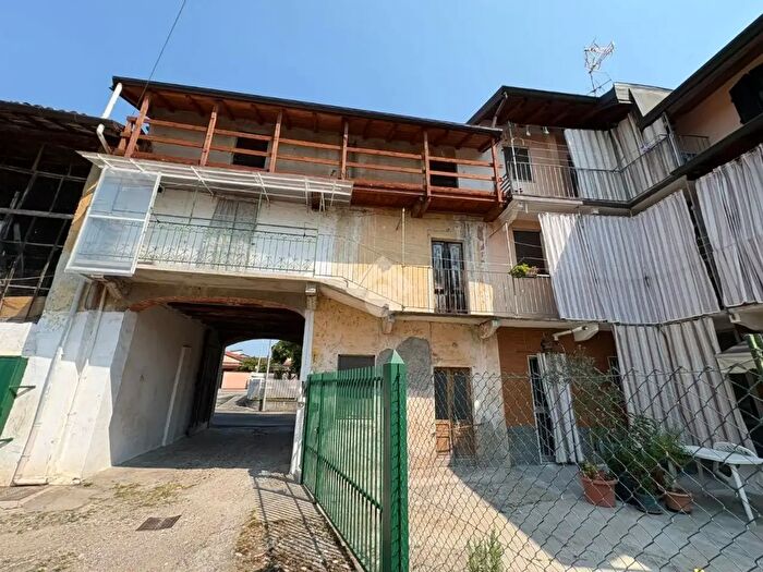 Casa trilocale in vendita in Via Moggio, Cerano