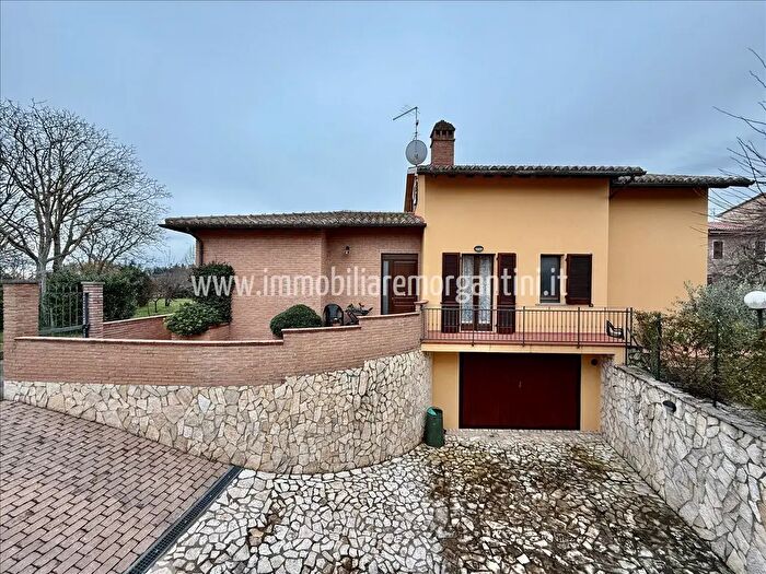 Casa con 5 locali in vendita in Sarteano