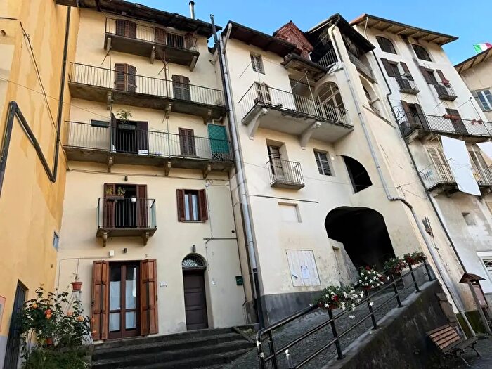 Casa trilocale in vendita in Piazza Gallenga, Lanzo Torinese