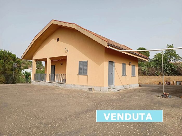 Casa quadrilocale in vendita in Cda Cannolo, Nissoria