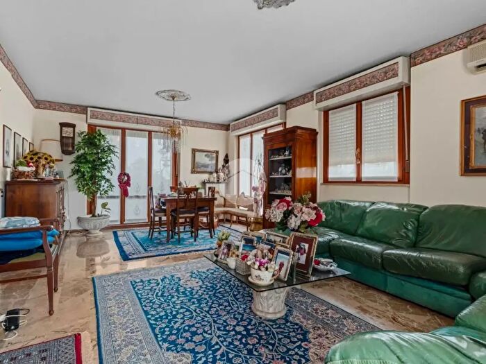 Appartamento quadrilocale in vendita in Via Nicola Romeo, Milano
