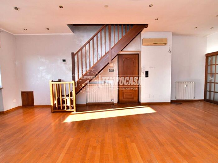 Appartamento con 5 locali in affitto in Via GENOVA, Volpiano