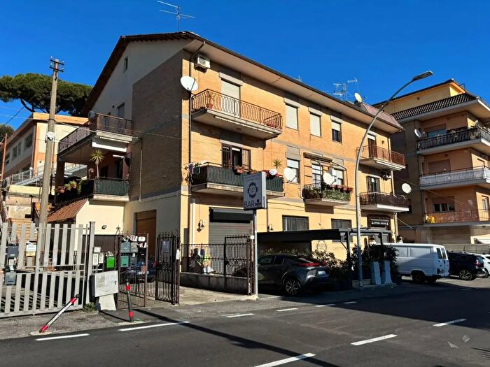 Appartamento quadrilocale in vendita in Via Frascati, Colonna