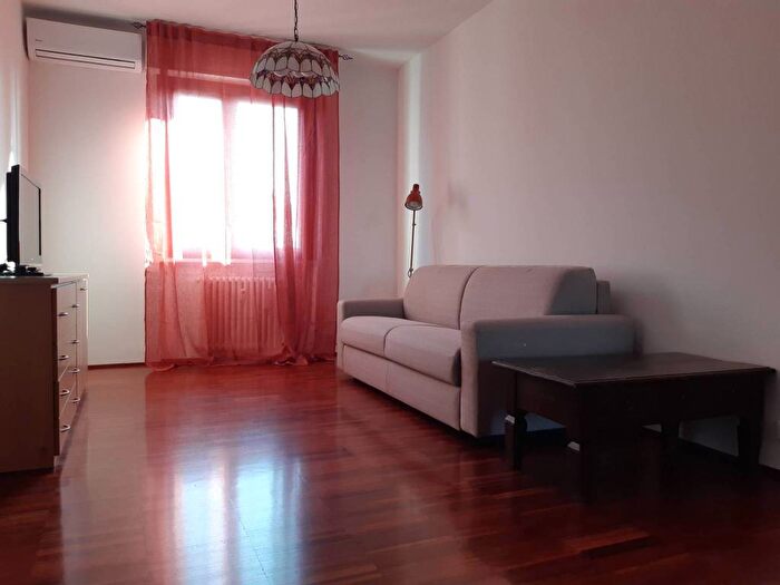 Appartamento trilocale in affitto in Via Fratelli Induno, Cenisio, Milano