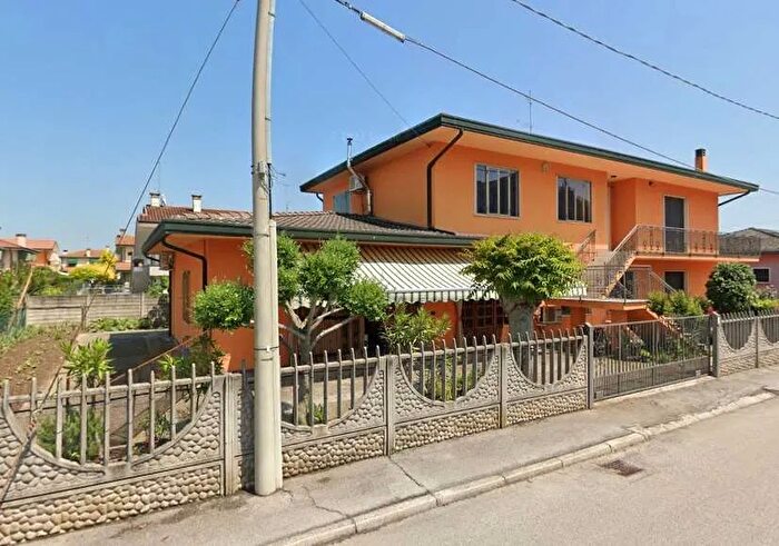 Casa con 14 locali in vendita in Via delle Olimpiadi, Anguillara Veneta