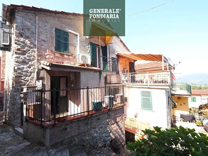 Casa bilocale in vendita in Follo
