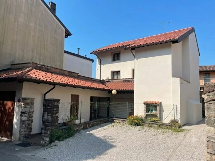 Casa trilocale in vendita in Via Guarnerio d'Artegna, San Daniele Del Friuli