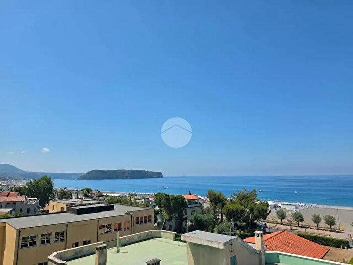 Appartamento con 5 locali in vendita in Via Vincenzo Bellini, Praia A Mare
