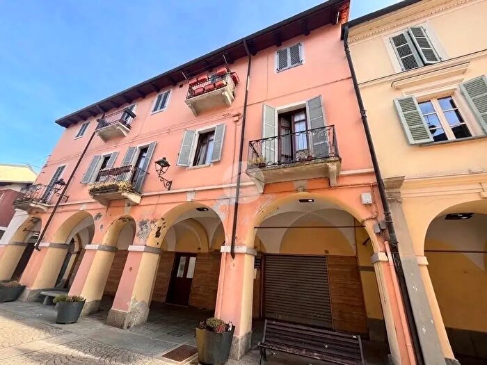 Appartamento quadrilocale in vendita in Piazza Chiesa, Gassino Torinese