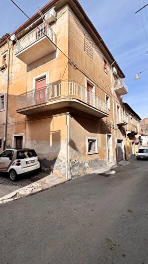 Appartamento con 7 locali in vendita in Via Chiaramonte Angolo Via Dante Alighieri, Militello In Val Di Catania