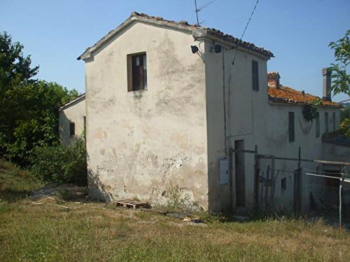 Casa con 6 locali in vendita in Piazza San Marco, Castelbellino