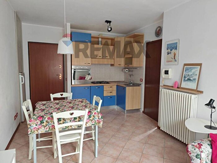 Appartamento bilocale in affitto in via lV Novembre, Centro, Alzano Lombardo