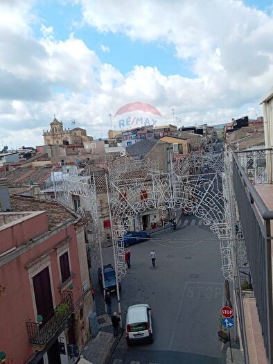 Appartamento con 5 locali in vendita in Via Savoia, Sortino