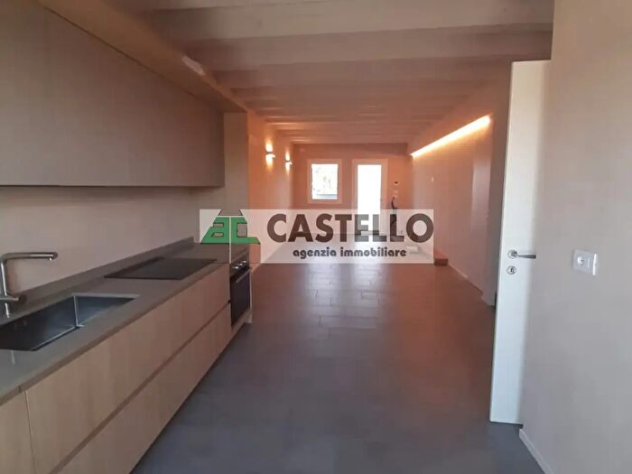 Casa quadrilocale in vendita in Piazza Novembre, Mestrino