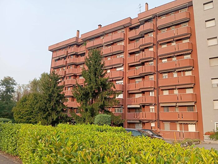 Appartamento trilocale in vendita in Via Alberelle, Rozzano