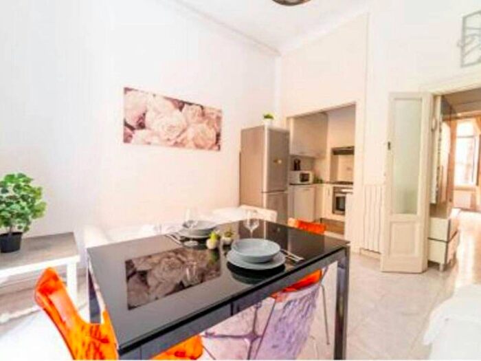 Appartamento monolocale in affitto in Via Tonale, Centrale, Milano