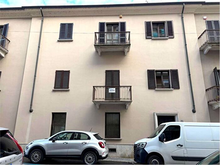 Appartamento trilocale in affitto in Via Gramsci, Centro, Arona