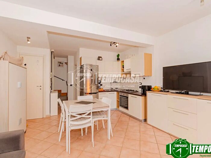 Appartamento quadrilocale in vendita in Via Lomellina, Voghera