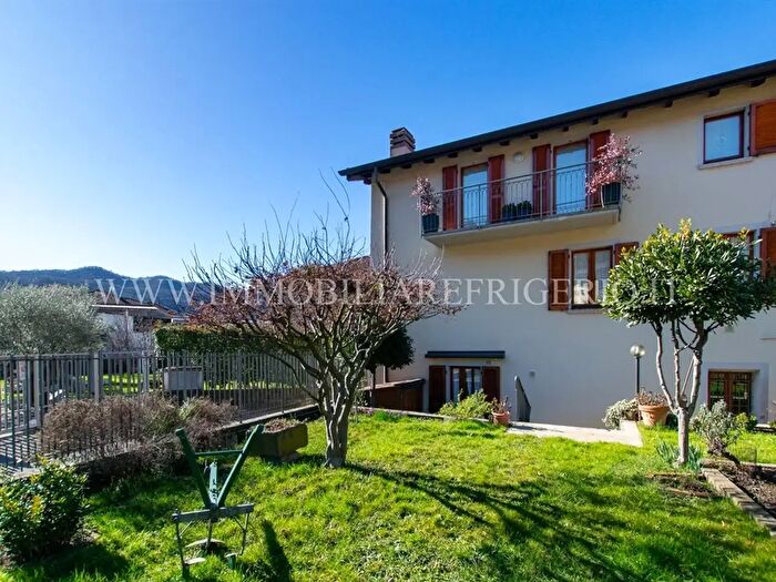 Casa con 5 locali in vendita in Via Santa Caterina da Siena, Cisano Bergamasco