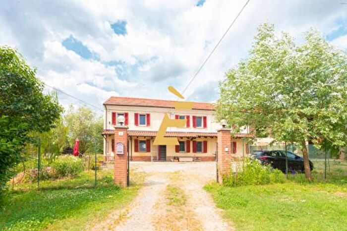 Casa quadrilocale in vendita in Strada per Monte, Valenza