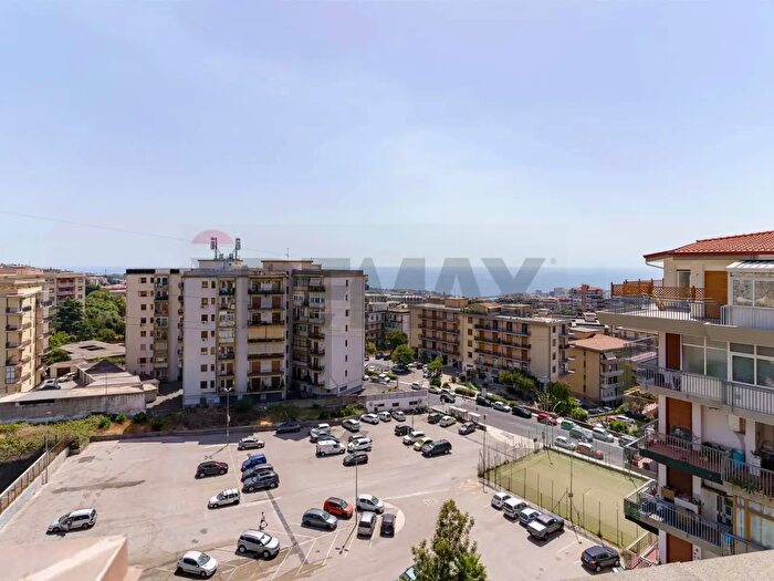 Appartamento con 8 locali in vendita in Via Petra dellOva, Tremestieri Etneo