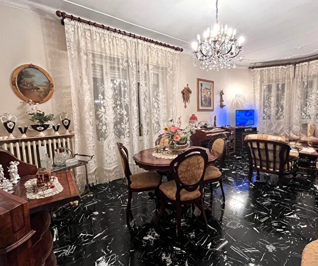 Appartamento con 5 locali in vendita in Senigallia