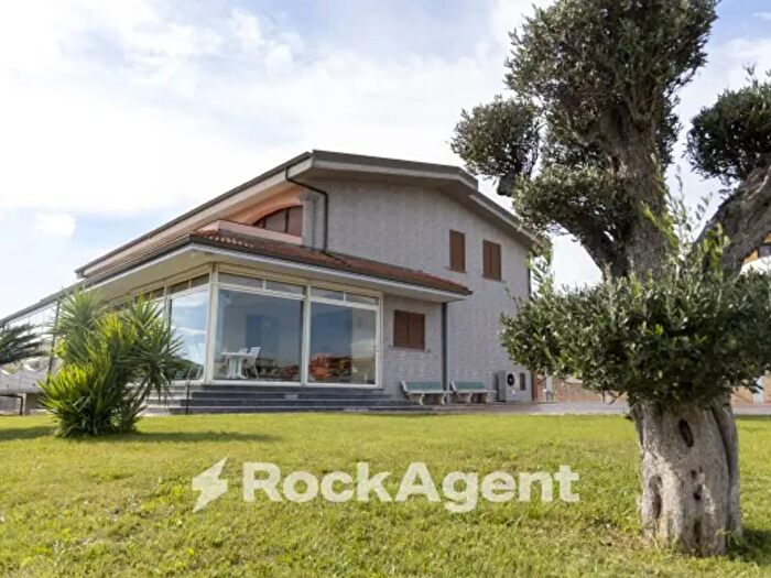 Casa con 5 locali in vendita in Via Canalicchio, Staletti