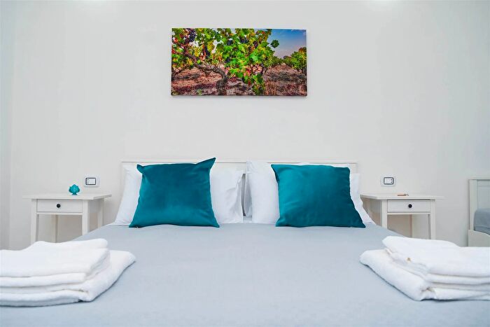 Casa con 6 locali in vendita in Maruggio