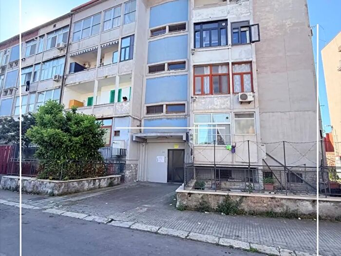 Appartamento trilocale in vendita in Via Pascoli, Taranto