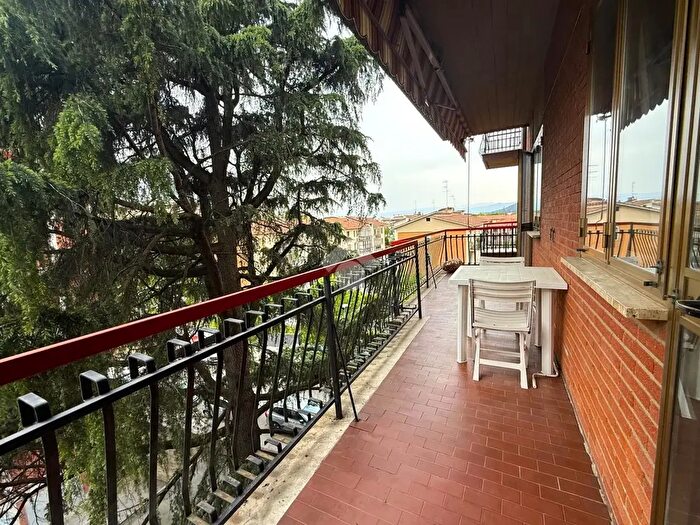 Appartamento con 5 locali in vendita in Via Carlo Goldoni, Prato