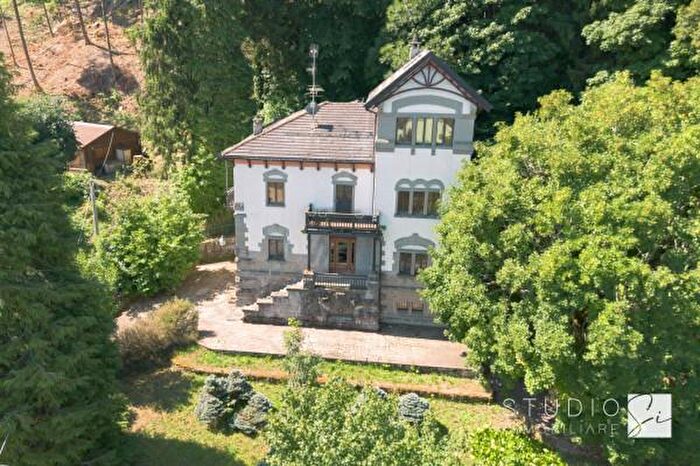 Casa con 6 locali in vendita in Via Cosimo Zona, Sestola