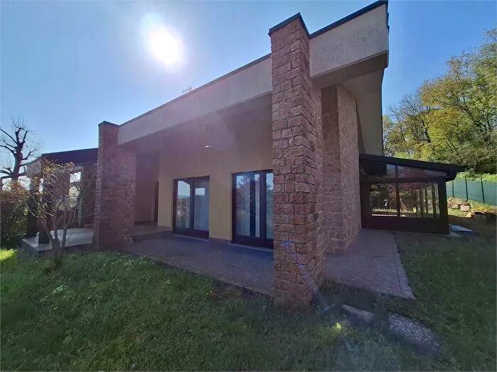 Casa con 8 locali in affitto in Via Beati XX Castelletto Sopra Ticino No, Castelletto Sopra Ticino