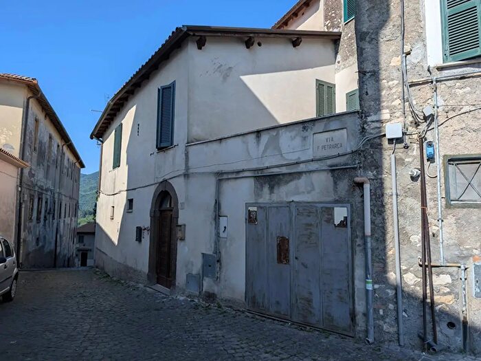 Appartamento quadrilocale in vendita in Via Francesco Petrarca, Segni