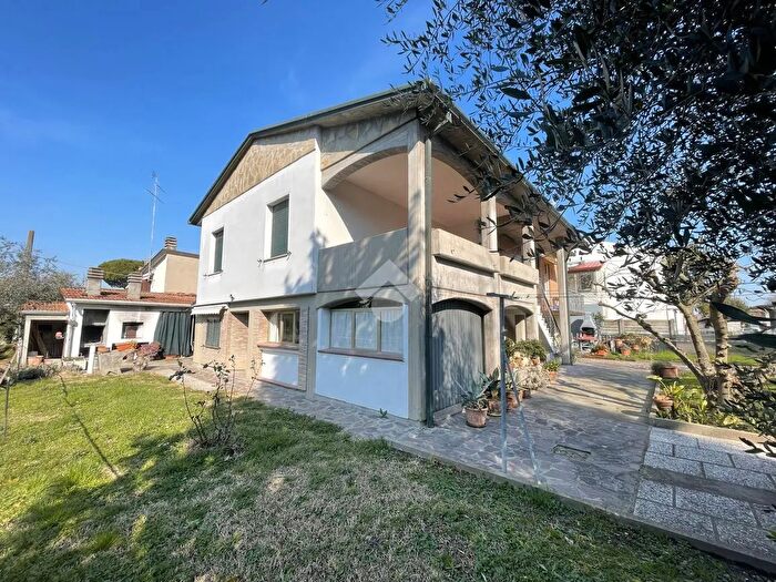 Casa con 6 locali in vendita in Via Cassani, Cotignola