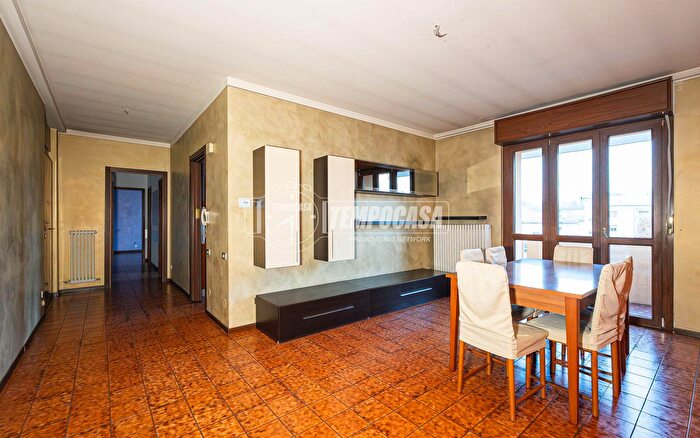 Appartamento trilocale in vendita in Carugo