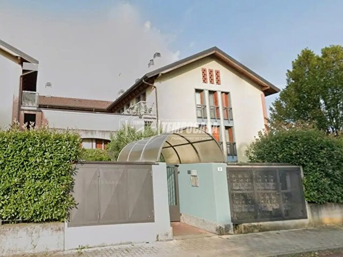 Appartamento trilocale in vendita in Via Vincenzo Bellini, Rescaldina