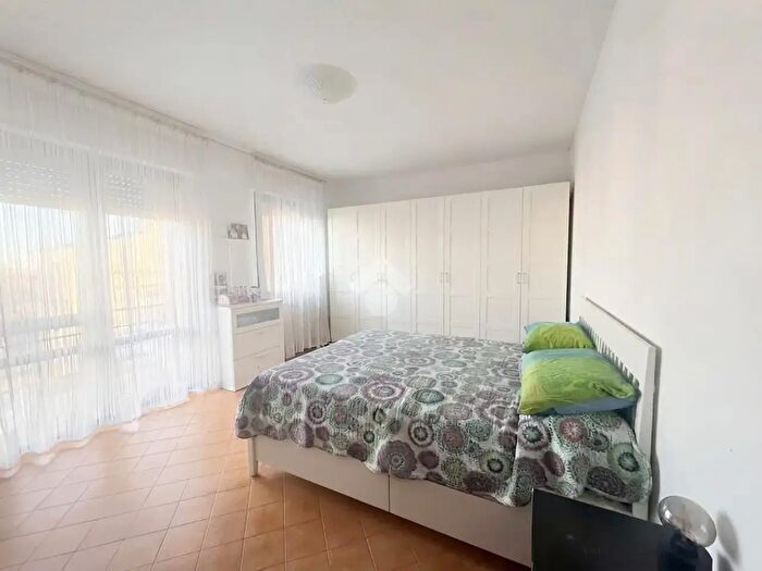 Appartamento con 5 locali in vendita in Via Valdossola, Prato