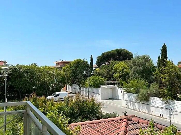 Appartamento trilocale in affitto in Via Aldo Germelli, Cinquale, Montignoso