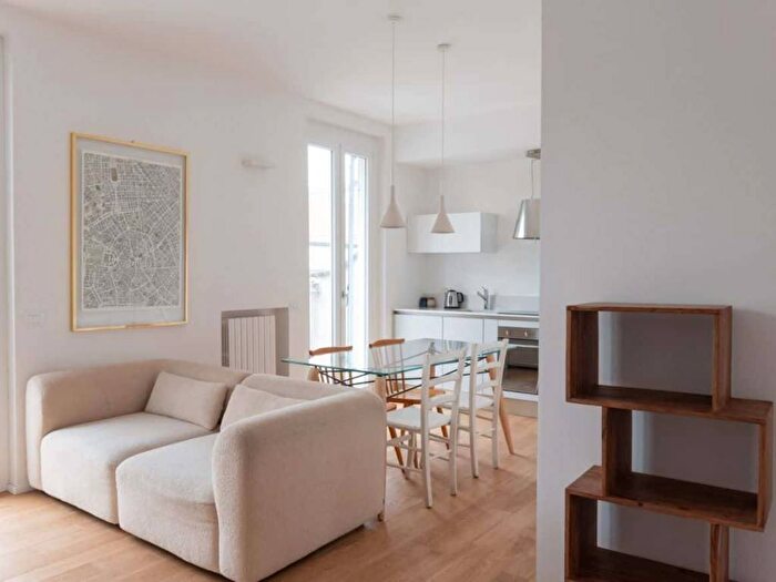 Appartamento trilocale in affitto in Via Domenico Cucchiari, Cenisio, Milano