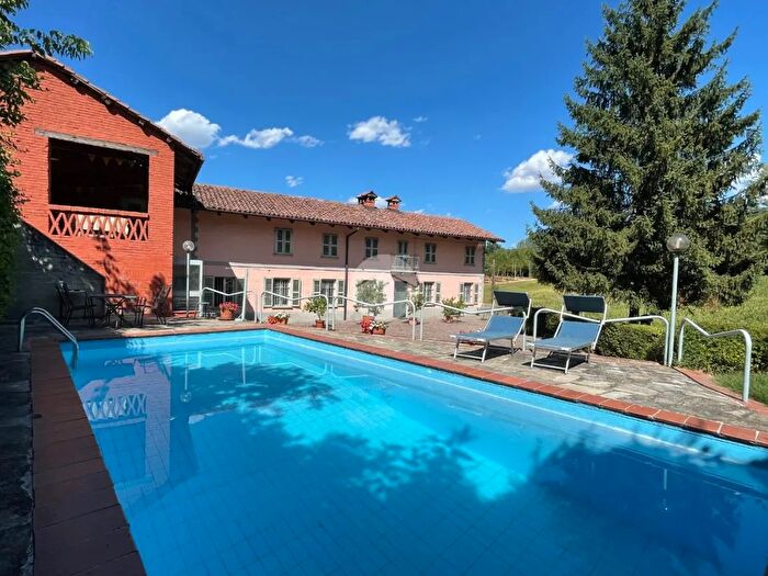 Casa con 6 locali in vendita in Via Case Sparse, Azzano DAsti