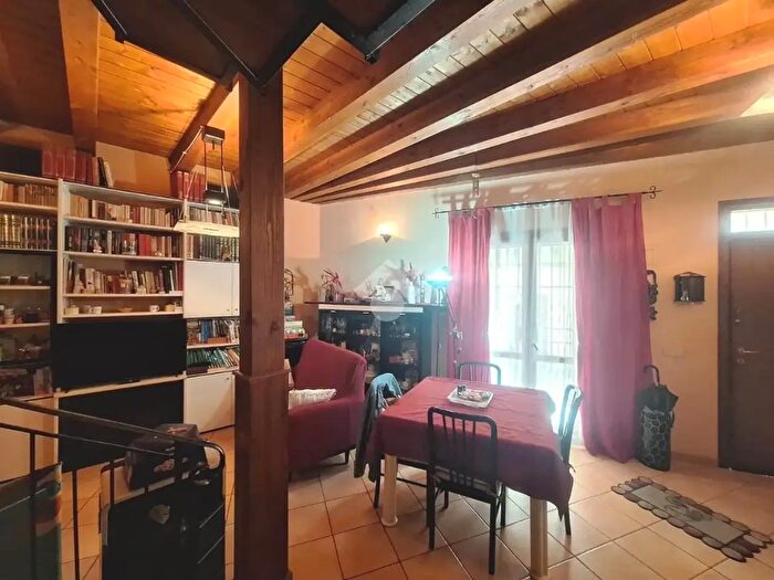 Appartamento trilocale in vendita in Via Angiò, Palermo